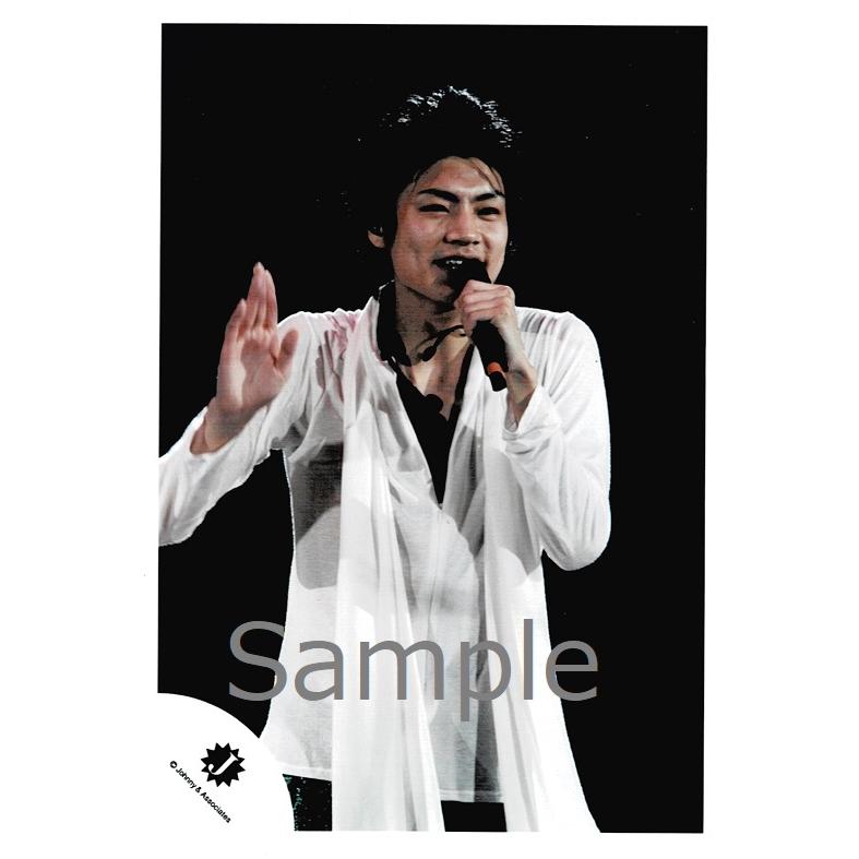 横尾渉 Kis My Ft2 キスマイ 公式生写真 Jロゴ ライブ 衣装白 マイク持ち 背景黒 Z 9026 アレイズブック ヤフーshop 通販 Yahoo ショッピング