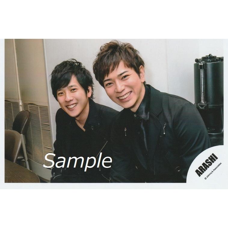 二宮和也 松本潤 嵐 公式生写真 I Seek Daylight 衣装黒 カメラ目線 歯見せ 笑顔 Z 961 アレイズブック ヤフーshop 通販 Yahoo ショッピング