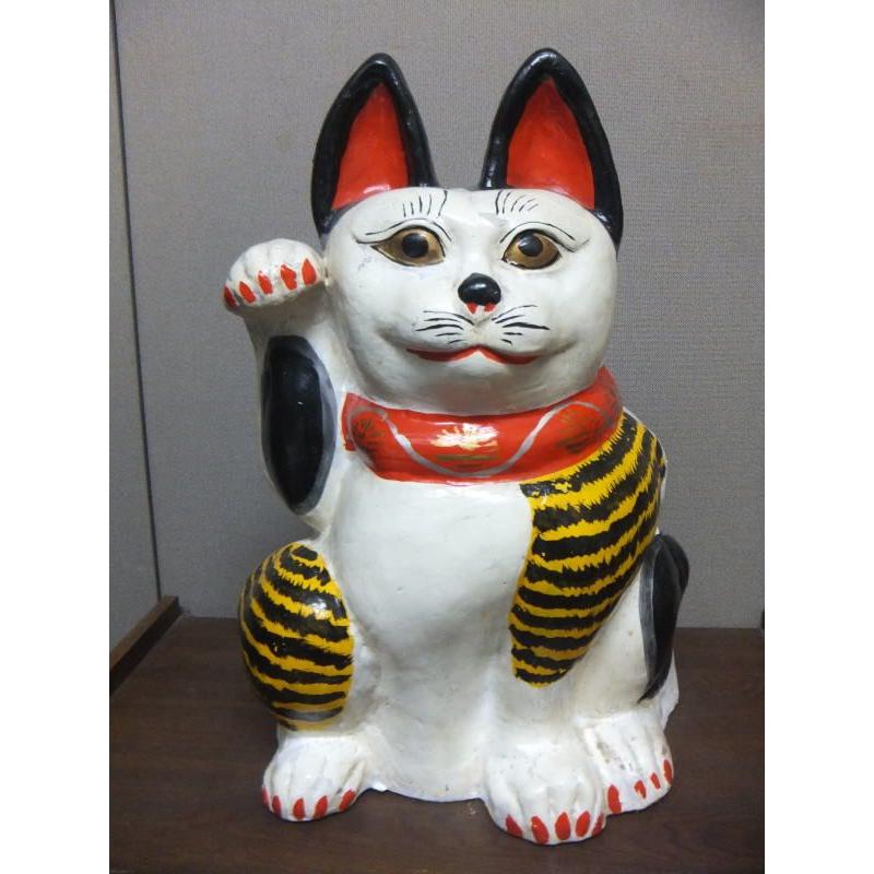 アンティーク三河土人形　手描きの美しい瞳やおヒゲ、色彩が美しい招き猫 アンティーク三河土人形 手描きの美しい瞳やおヒゲ、色彩が