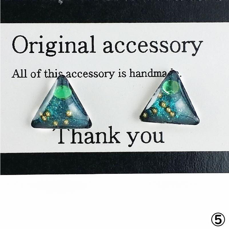 レジンの三角ミニピアス 小さめ プチピアス 大人可愛い ハンドメイド 一点物 B 5 2 08 Art Box 通販 Yahoo ショッピング