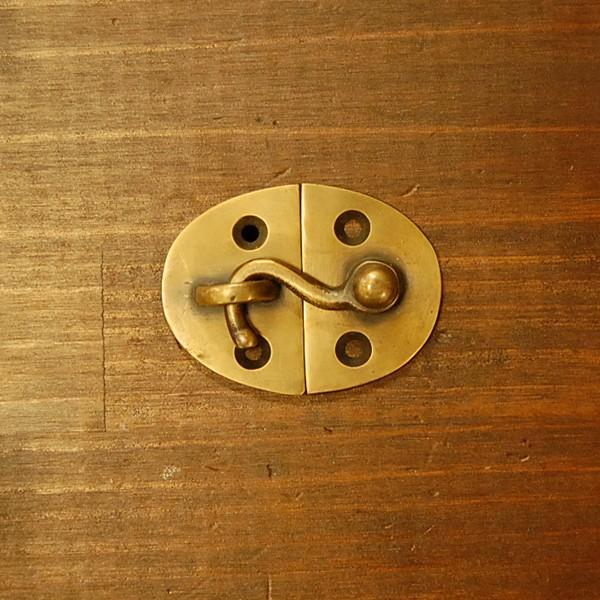 扉金具 錠前141 真鍮金具 インドネシア直輸入 インテリアパーツ 古色仕上げ 修理部品 DIY 金具 地震対策 錠前金具 キャビネット扉 | 