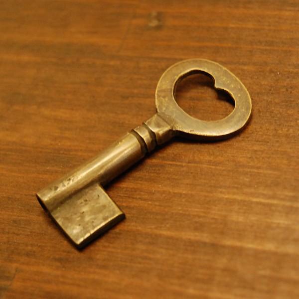 ブラス鍵167A 真鍮金具 インドネシア直輸入 インテリアパーツ 古色仕上げ 鍵 Key アクセサリー チャーム 真鍮部品 DIY |  | 01