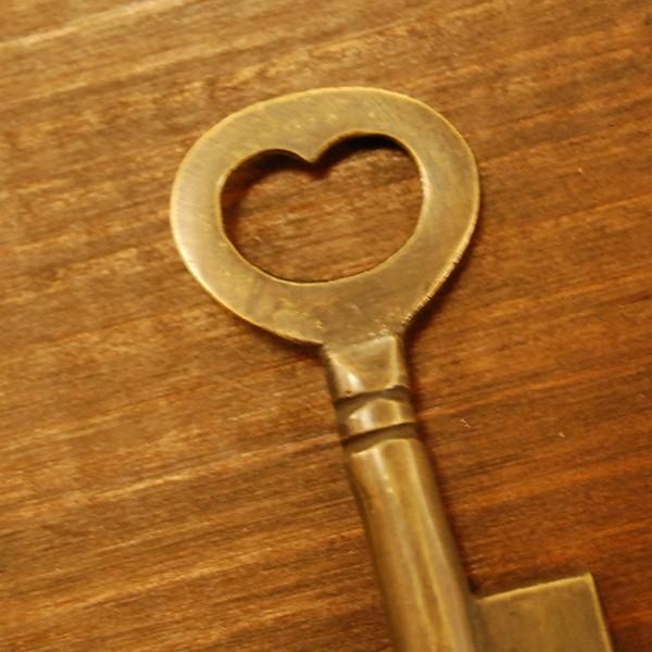 ブラス鍵167A 真鍮金具 インドネシア直輸入 インテリアパーツ 古色仕上げ 鍵 Key アクセサリー チャーム 真鍮部品 DIY |  | 02