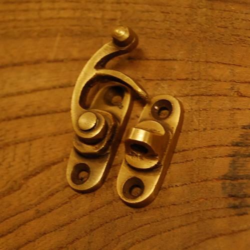 ブラス錠前 lockparts 真鍮金具 ロック金具 インドネシア直輸入 インテリアパーツ 古色仕上げ 地震対策 修理 金具 部品 |  | 03