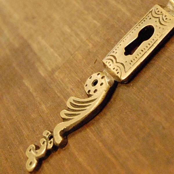 ブラス鍵穴402 真鍮金具 インドネシア直輸入 インテリアパーツ 古色