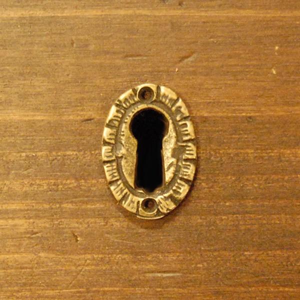 ブラス鍵穴586 真鍮金具 家具部品 鍵部品 アンティーク仕上げ DIY 日曜
