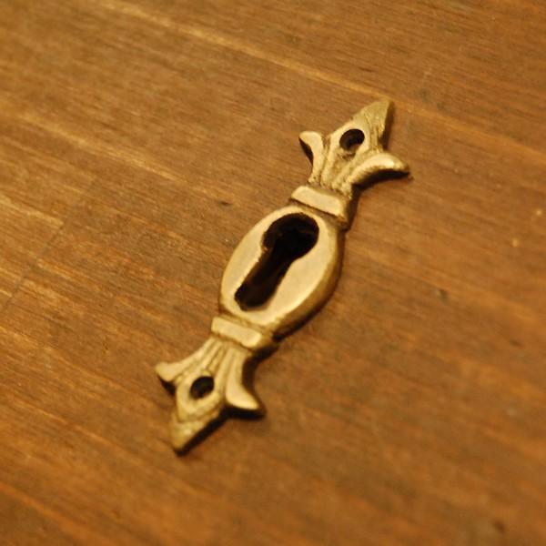 ブラス鍵穴587 真鍮金具 家具部品 鍵部品 アンティーク仕上げ DIY 日曜