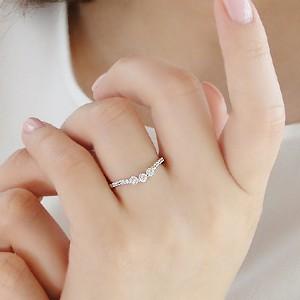 pt900 0.25ct Ｖライン ダイヤモンドリング プリンセスKAKOの画像