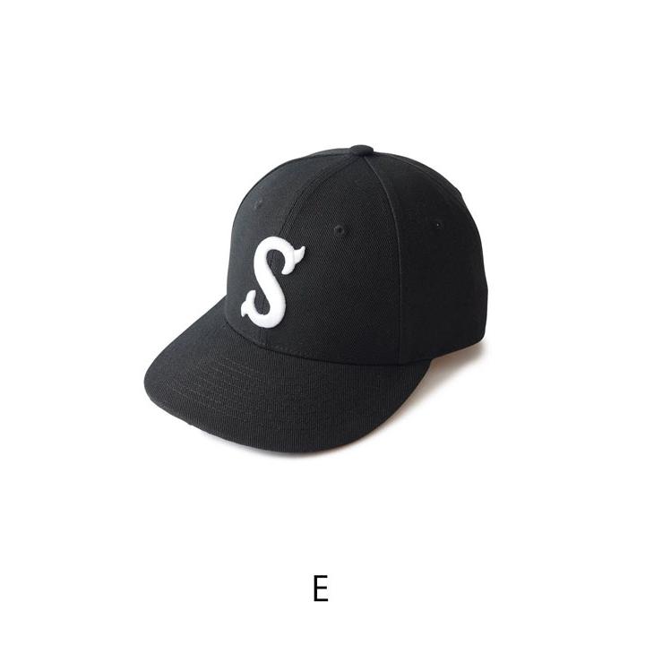 刺繍のSロゴ 黒スナップバックキャップ Subciety（サブサエティ） キャップ SUBCIETY Embroidery variety cap