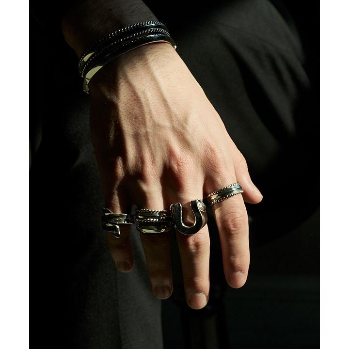 CRIMIE ブレスレット　＊最終値下げ CRIMIE（クライミー） ブレスレット CRIMIE PYRAMID STUDS GUADALUPE