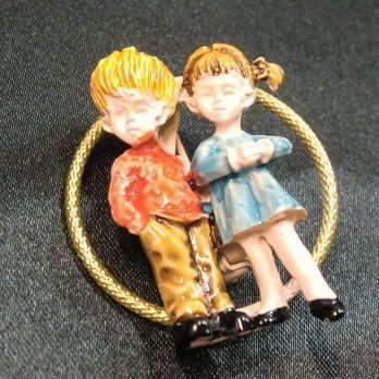 送料無料【ブローチ】 Vintage Round 物珍し Fran Mar Moppets 送料無料【ブローチ】 Vintage Round 物珍し Fran Mar Moppets