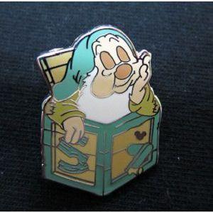 ディズニー白雪姫の小人 ピンバッチ 18 Dp18 Art In Tokyo 通販 Yahoo ショッピング