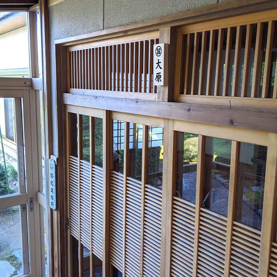 表札 木製 家紋 おしゃれ 木曽ひのき 天然木 直筆原稿対応 |  | 10