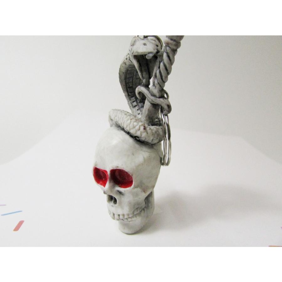 猿　頭蓋骨　キーホルダー 🦴頭蓋骨キーチェーンが登場🦴 まんまるふわふわ、しかし眼窩や鼻孔を
