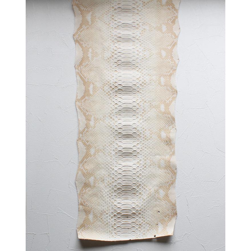 革販売 1枚 アルビノ ダイヤモンドパイソン 3.2m XLマット蛇革 ヘビ 革