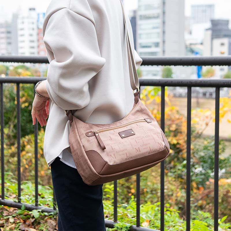 MICHIKO LONDON ミチコロンドン ジーンズ ロゴ総柄 半月型 MICHIKO LONDON ミチコロンドン ジーンズ ロゴ総柄 半月型