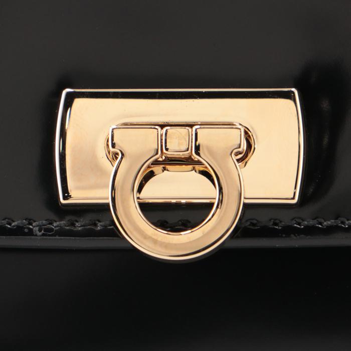 フェラガモ FERRAGAMO 財布 二つ折り WANDA ガンチーニ スモールウォレット 二つ折り財布 220434 0001 【10倍】11/21【12/6-12/9- 0001 FERRAGAMO（フェラガモ） 【並行輸入品】 財布 二つ折り WANDA