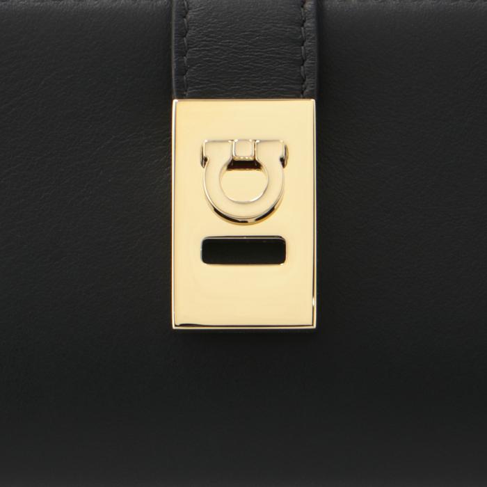 フェラガモ FERRAGAMO 長財布 二つ折り HUG コンチネンタルウォレット 札入れ 小銭入れ付き 二つ折り長財布 220522 0001【2024SS】【06_amz】 FERRAGAMO - フェラガモ FERRAGAMO 長財布 二つ折り HUG