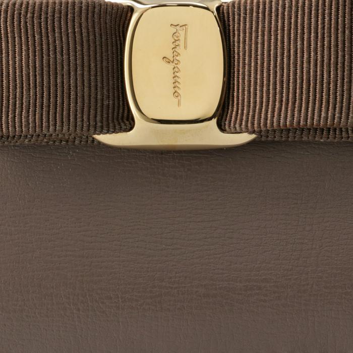 フェラガモ FERRAGAMO カードケース VARA 財布 22E010 0055 0482【22AW SALE】【0305サーチ】 FERRAGAMO（フェラガモ） フラグメントケース 22E010 レディース VARA