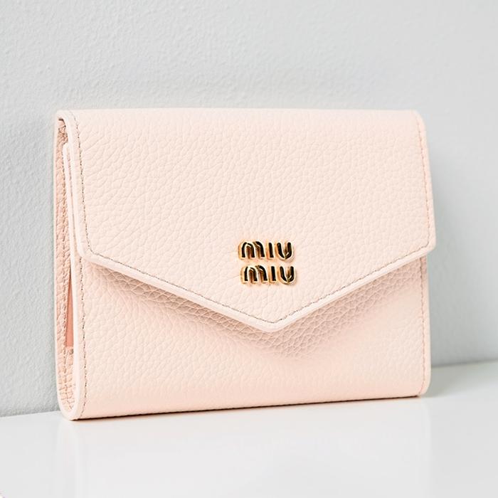 【並行輸入品】 ミュウミュウ MIU MIU 財布 三つ折り レザー ロゴ エンベロープウォレット 三つ折り財布 2026年春夏新作 5MH040 ADT7
