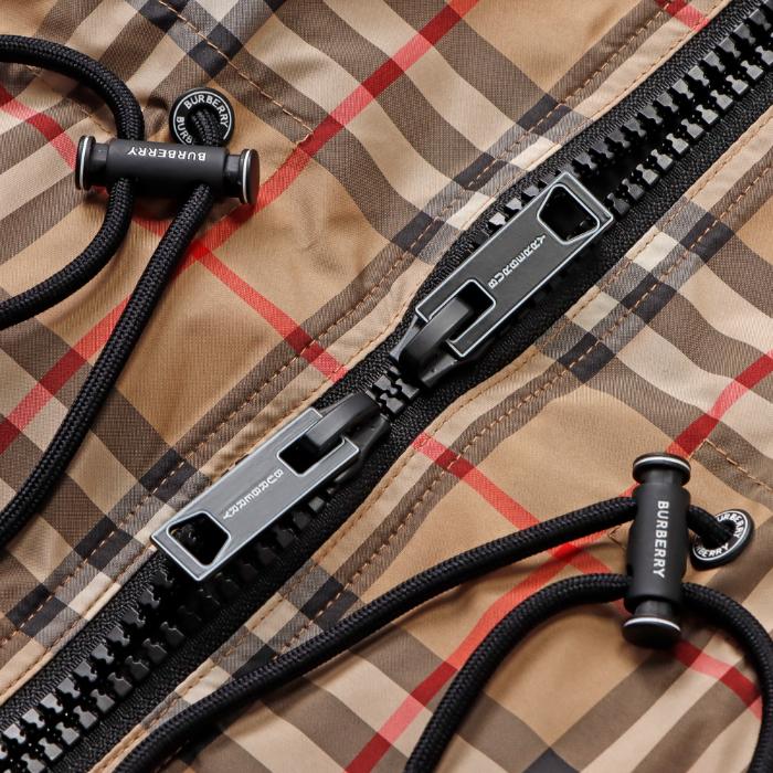 BURBERRY - バーバリー BURBERRY フーデッドジャケット ヴィンテージチェック パーカー ロゴテープ 8032210 8032210.jpg