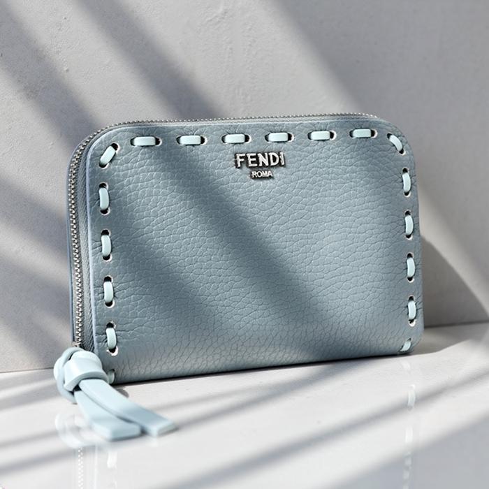q19　フェンディ　セレリア　二つ折り財布　シルバー系 FENDI（フェンディ） 【並行輸入品】 財布 ジップアラウンド