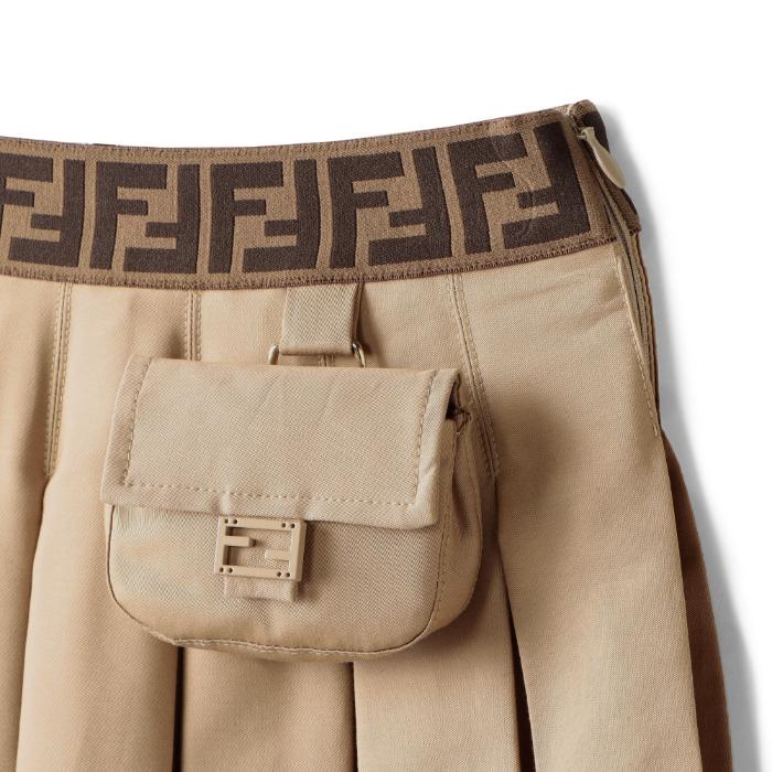 FENDI フェンディ 大人もOK キッズ プリーツスカート FFロゴ FENDI フェンディ 大人もOK キッズ プリーツスカート FFロゴ