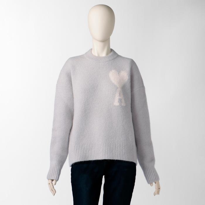 AMI PARISがノア・シュナップを起用した 「Cloudy Wool」ニット AMI PARISがノア・シュナップを起用した 「Cloudy Wool」ニット