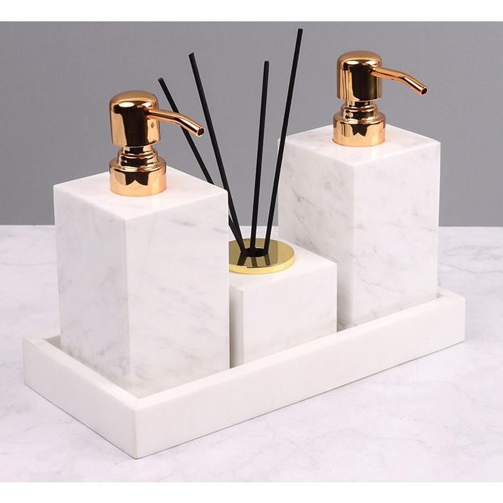 バスルームがおしゃれな東京エリアのホテル4選！ ビューバスや大理石など映え | MORE 大理石のローションボトル。高級レストランやホテルのバスルーム、リビングルームに最適な独立したバス用品。(Ivory)