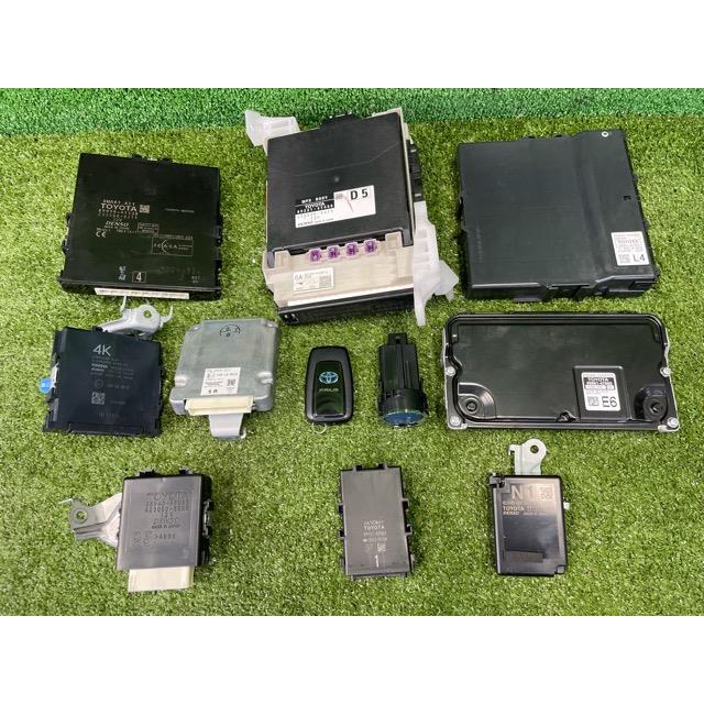 トヨタプリウス前期 DAA-ZVW50スマートキー 1個コンピューター