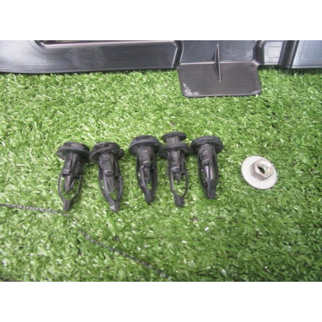 プリウス ZVW30 リアアンダーカバー 58399-47011 58308-47011 送料【M