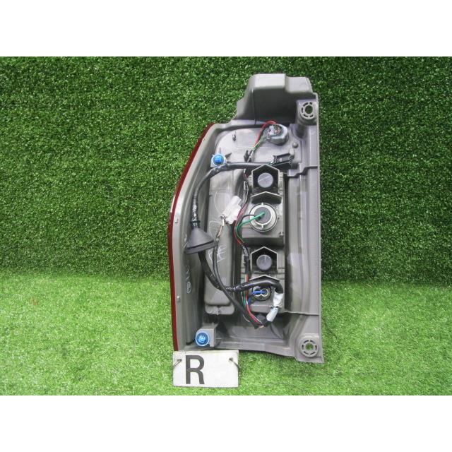 タント LA600S LA610S 右テールランプ 220-51391 81551-B2350 送料【S1
