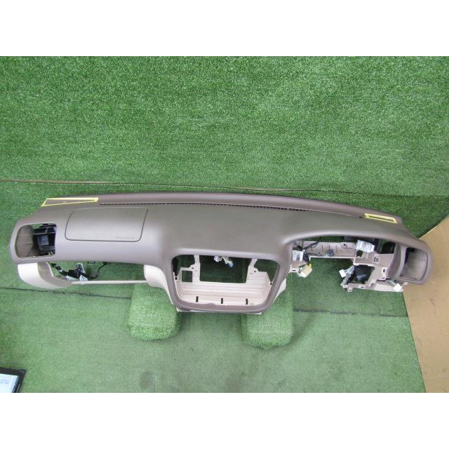 ランドクルーザー UZJ100W ダッシュボード 55311-60480 55401 ランドクルーザー UZJ100W ダッシュボード 55311-60480 55401