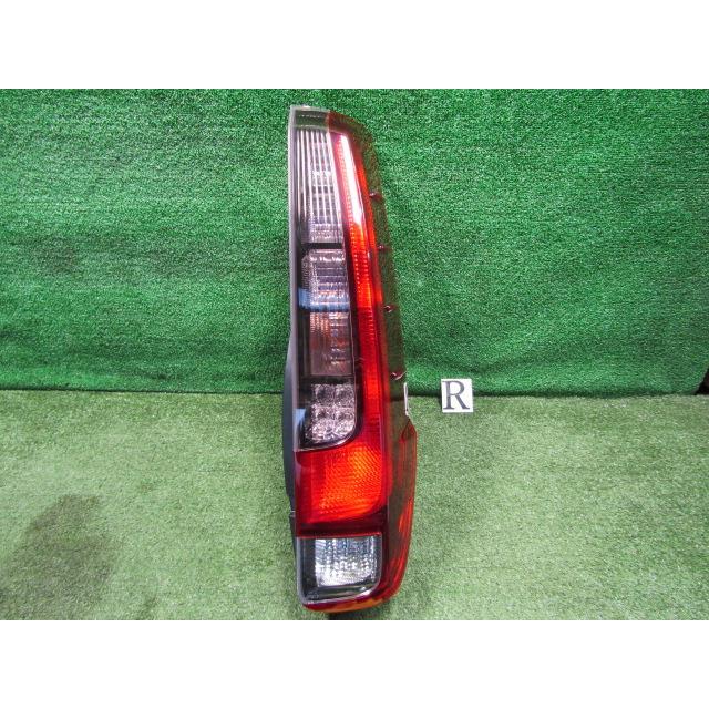 NOAH ノア DAA-ZWR80G 右テールランプ 070 28-231 81551-28550 : ASAHI 