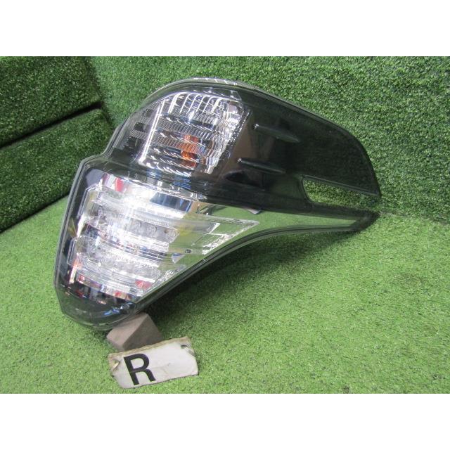 ヴェルファイア DBA-AGH30W テールランプ ヴェルファイア AGH30W 右テールランプ 58-69 81551-58140 送料【S1