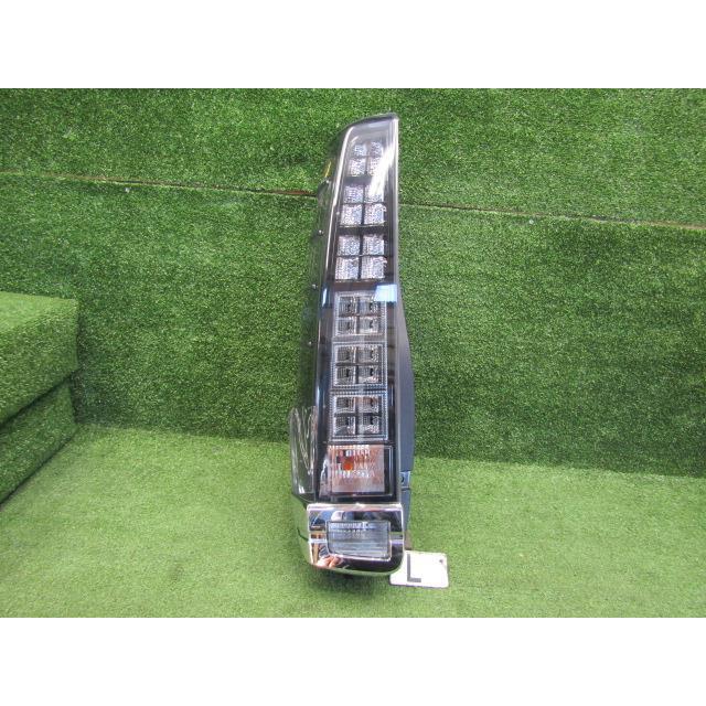 ヴォクシー ZRR80W 左テールランプ 28-232 81561-28640 送料【M1 