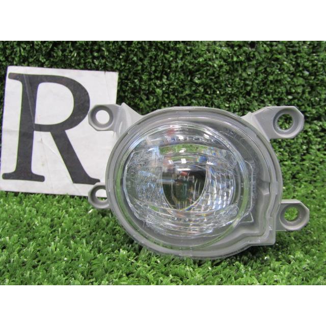 プリウス ZVW51 ZVW50 右フォグランプ 12-611 81211-52140 送料【S