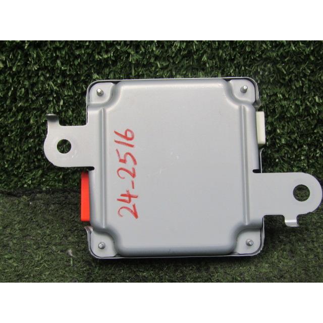 ヴォクシー ZWR80G ボルテージセンサー 175100-7301 89892-12010 送料