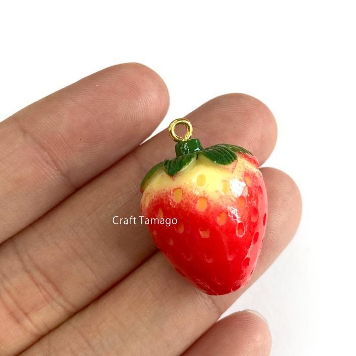 チャームパーツ いちご 苺 ゴールド金具 10個 資材 素材