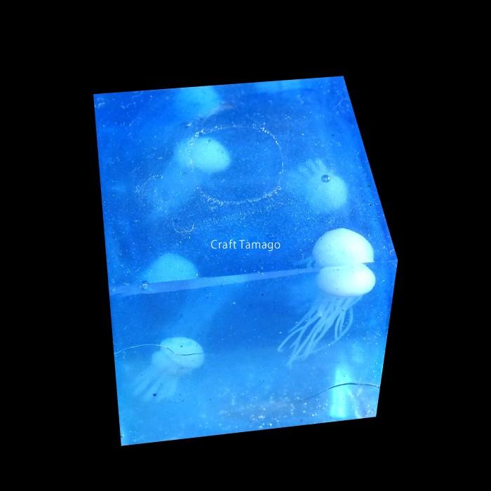 1個 ミニ海月封入パーツ クラゲ 1 Lサイズ 触手の短いタイプ 資材 アクセサリーパーツ 手作り 材料 ハンドメイド 卸 手芸 Material0134 1 手芸材料のお店 Craft Tamago 通販 Yahoo ショッピング