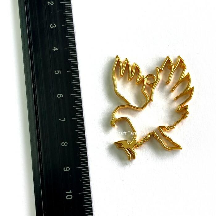 鷹の立体アート作品 金色フレーム付き