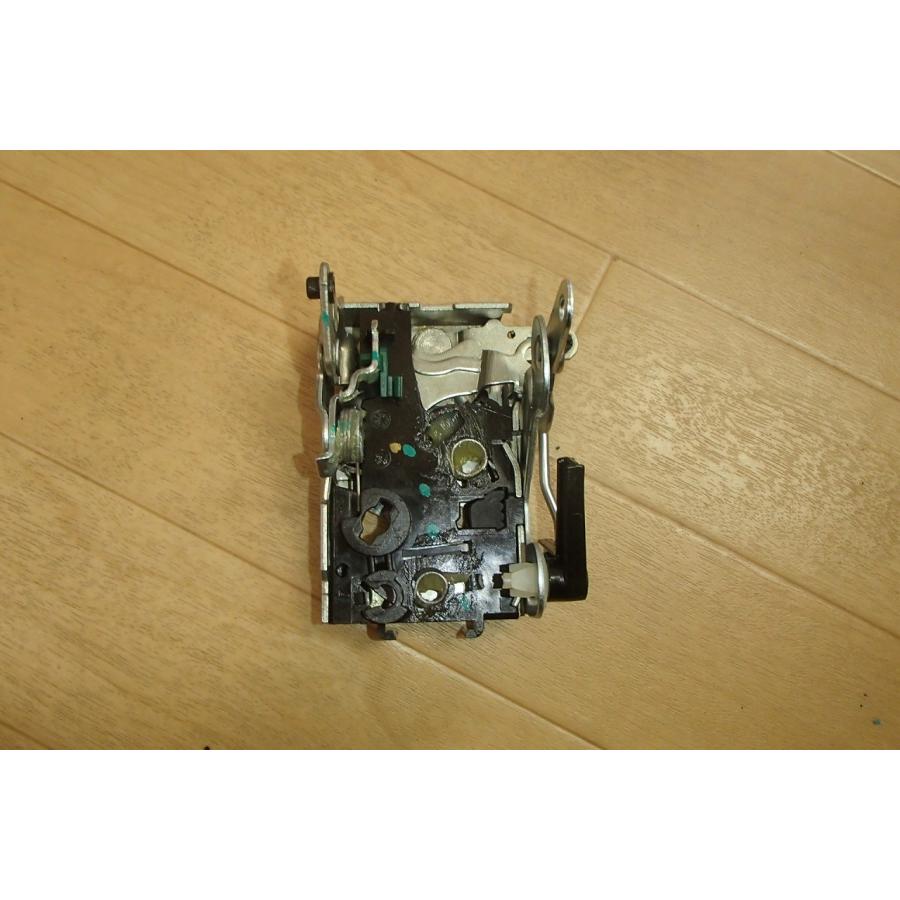 ランドローバー ディフェンダー 左フロントドアロック 純正品 : 旭