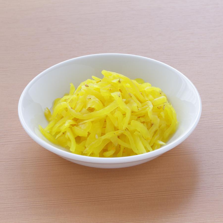 漬物 国産DC千切ごま沢庵 90g 6個単位(要冷蔵) ご飯のお供 たくあん 甘口 やまうの漬物 | やまう | 02