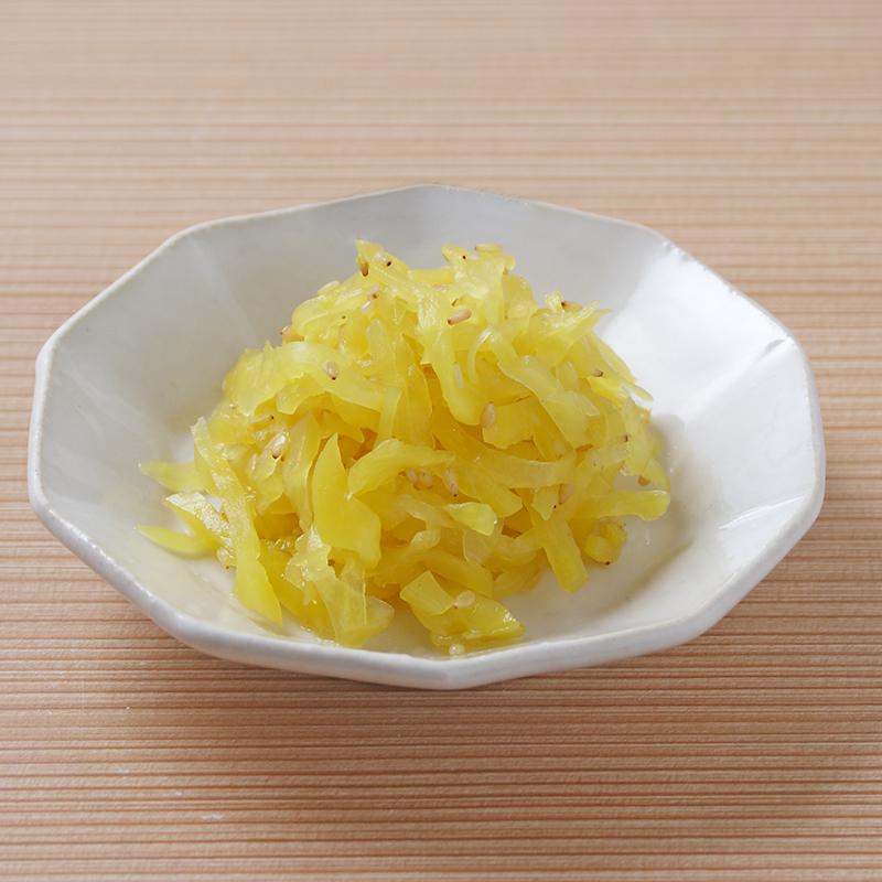 漬物 国産野菜ごま沢庵 生造り70g 20個単位(要冷蔵) ご飯のお供 たくあん 甘口 岡山やまう やまうの漬物 | やまう | 02