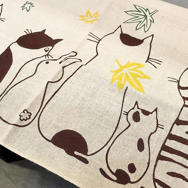 絵手ぬぐい ネコ紅葉 秋 猫 ねこ 和インテリア 飾る おしゃれ 和柄 日本製 綿100 日本土産 外国人に人気 手ぬぐいマスク 手作りマスク アート蒼 8567 手ぬぐい専門店 麻布十番 麻の葉 通販 Yahoo ショッピング