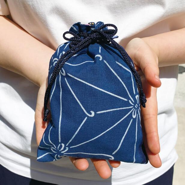 天然染料 阿波藍染め巾着 麻の葉 オーガニック 手作り 手ぬぐい 徳島 インディゴ 日本製 綿100 日本土産 外国人に人気 アート蒼 Kinchaku26 手ぬぐい専門店 麻布十番 麻の葉 通販 Yahoo ショッピング