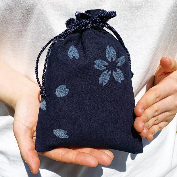 天然染料 阿波藍染め巾着 桜 オーガニック 手作り 手ぬぐい 徳島 インディゴ 日本製 綿100 日本土産 外国人に人気 アート蒼 Kinchaku27 手ぬぐい専門店 麻布十番 麻の葉 通販 Yahoo ショッピング