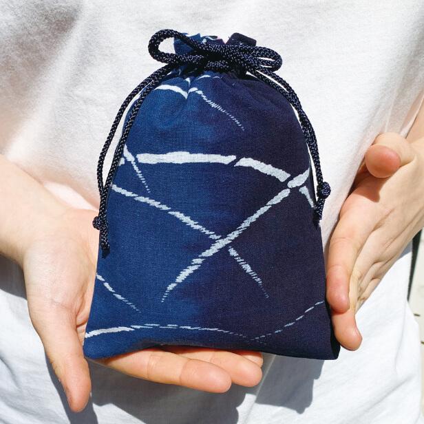 天然染料 阿波藍染め巾着 露芝 オーガニック 手作り 手ぬぐい 徳島 インディゴ 日本製 綿100 日本土産 外国人に人気 アート蒼 Kinchaku32 手ぬぐい専門店 麻布十番 麻の葉 通販 Yahoo ショッピング