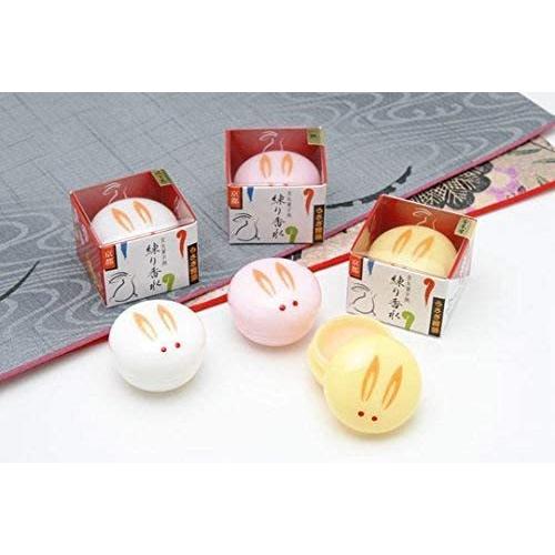 送料無料 一部地域を除く 舞妓さんの練り香水 うさぎ饅頭 三個