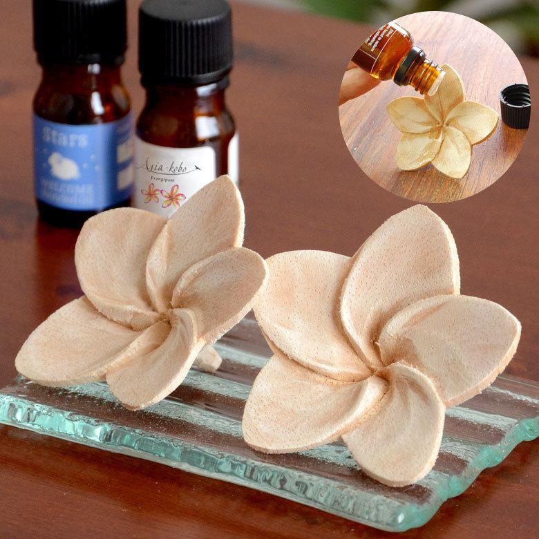 新作入荷 メール便対応 アロマウッド プルメリア 木彫り 天然木 径約6cm Bタイプ 102